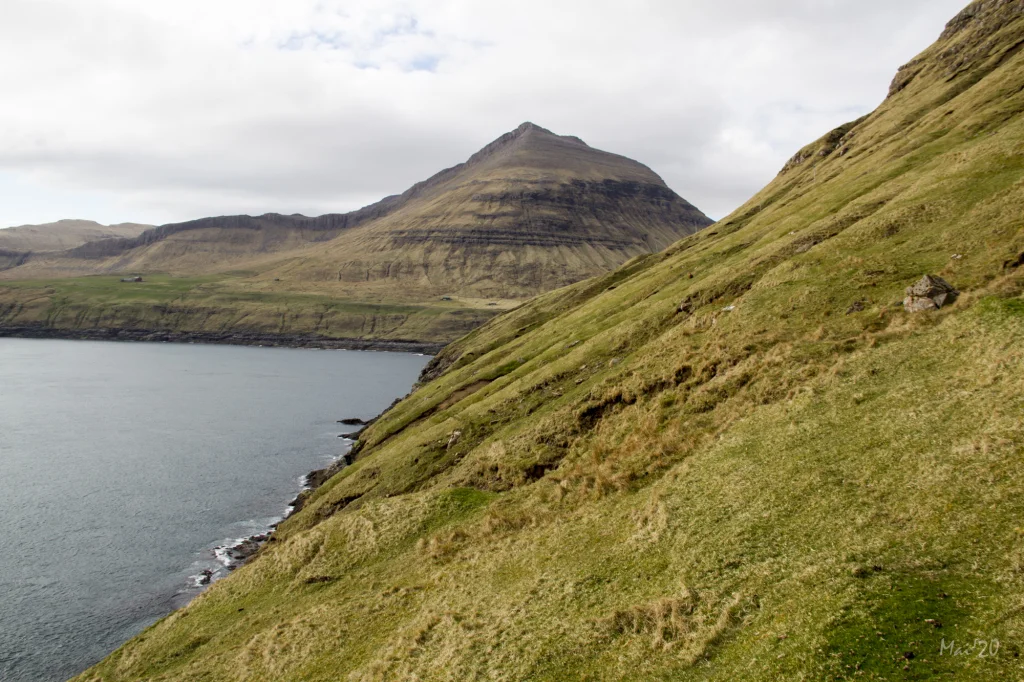 Hiking-Villagepath-Faroe-Islands-Norðadalur-Syðradalur