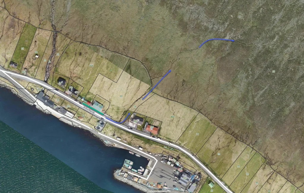 Villagepath-between-Árnafjørður-Toftaskarð-Katlarnir-Áarskarð-Árnafjørður-hiking-startingpo