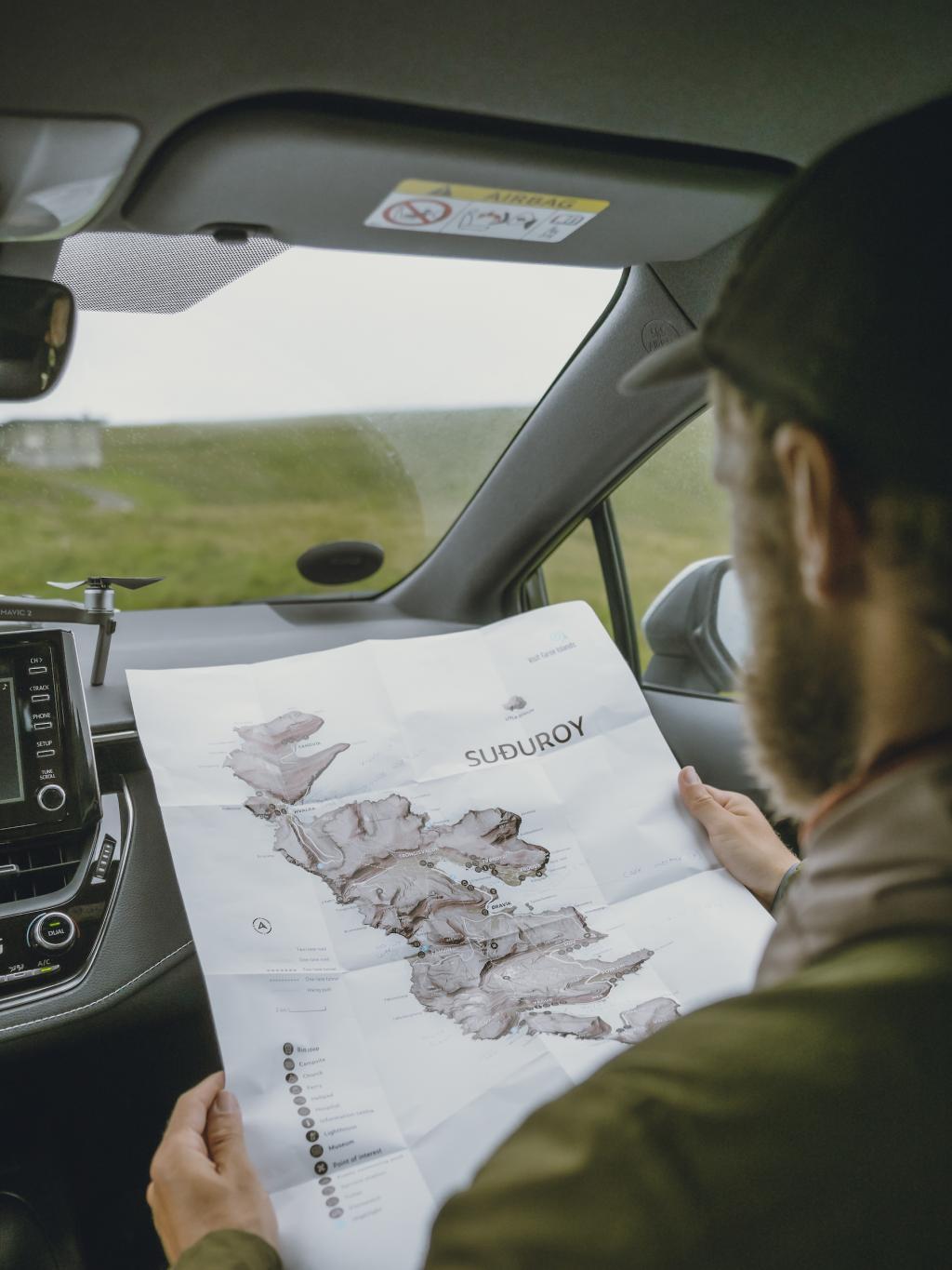 Driving in the Faroe Islands using one of the detailed reginal maps