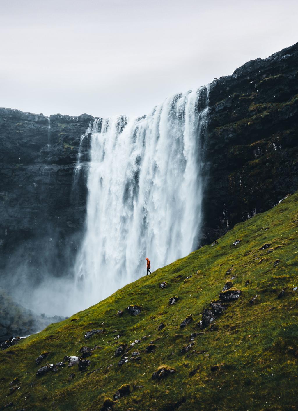 hiking by the waterfall Fossá, Streymoy. By Daryl Walker / @darylswalker