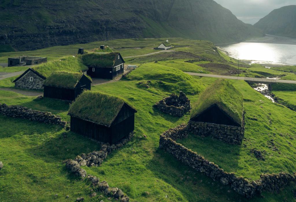 Dúvugarðar in Saksun is an old medium-sized King’s farm
Dúvugarðar in the magnificent setting of Saksun is an old medium-sized King’s farm, supporting a flock of some 300 sheep for breeding. The original buildings, some of which date back 200 years, are an outdoor museum today, with all the buildings and facilities a farm would have had. The old farmhouse itself is kept in its original state.