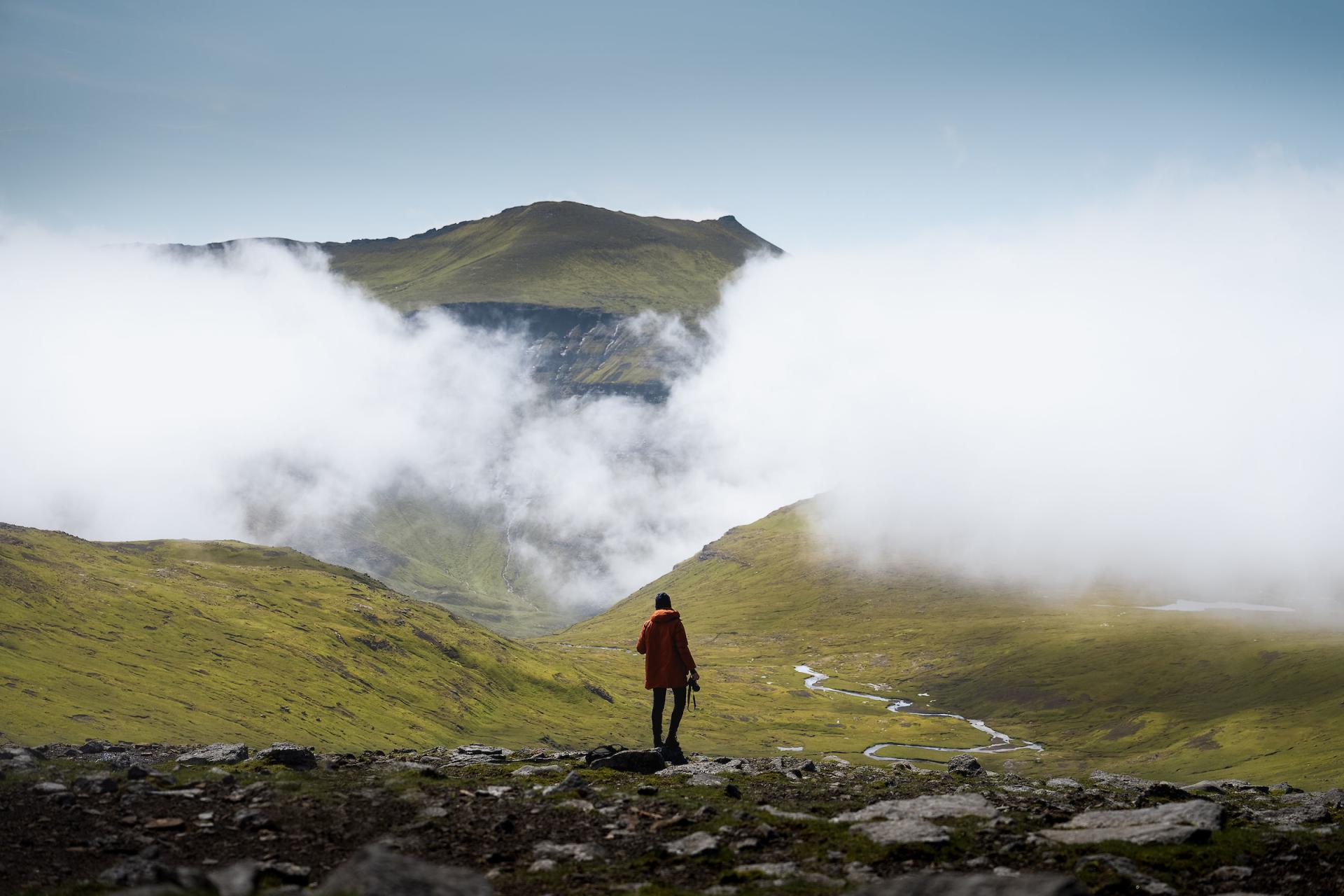 Foggy valley, Mýlingur, in the Faroe Islands by
Daryl Walker / @darylswalker 